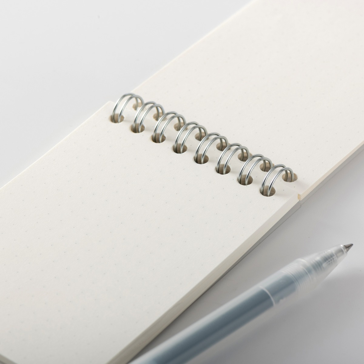 Sổ Ghi Nhớ Lò Xo Kép A7 60 Tờ - Chấm Tròn MUJI