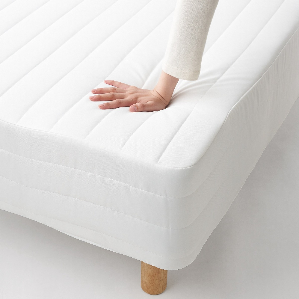 MUJI Nệm Lò Xo Và Chân Gỗ Bán Riêng - SD