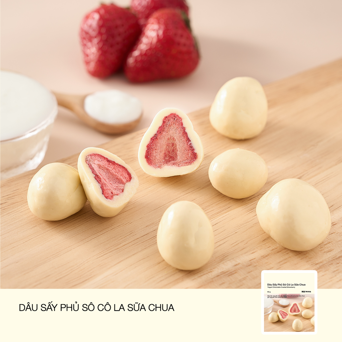 MUJI Dâu Sấy Phủ Sô Cô La Sữa Chua