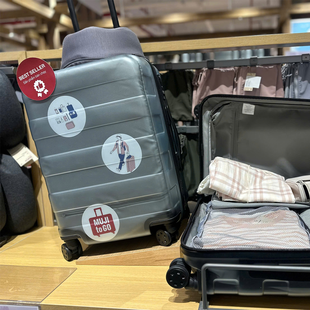 MUJI Vietnam Limited Hard Shell Suitcase – Adjustable Handle